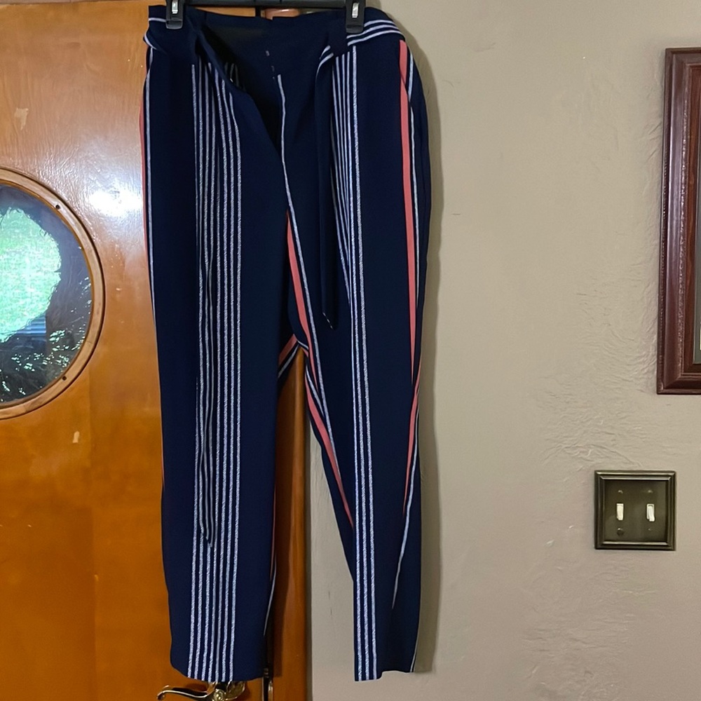 Dress pant, ankle length with removable belt